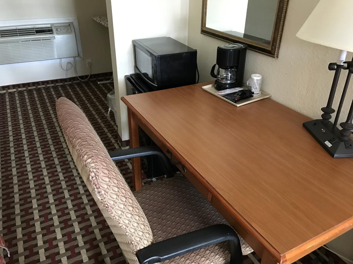 Millville Motorsports Inn And Suites Buitenkant foto