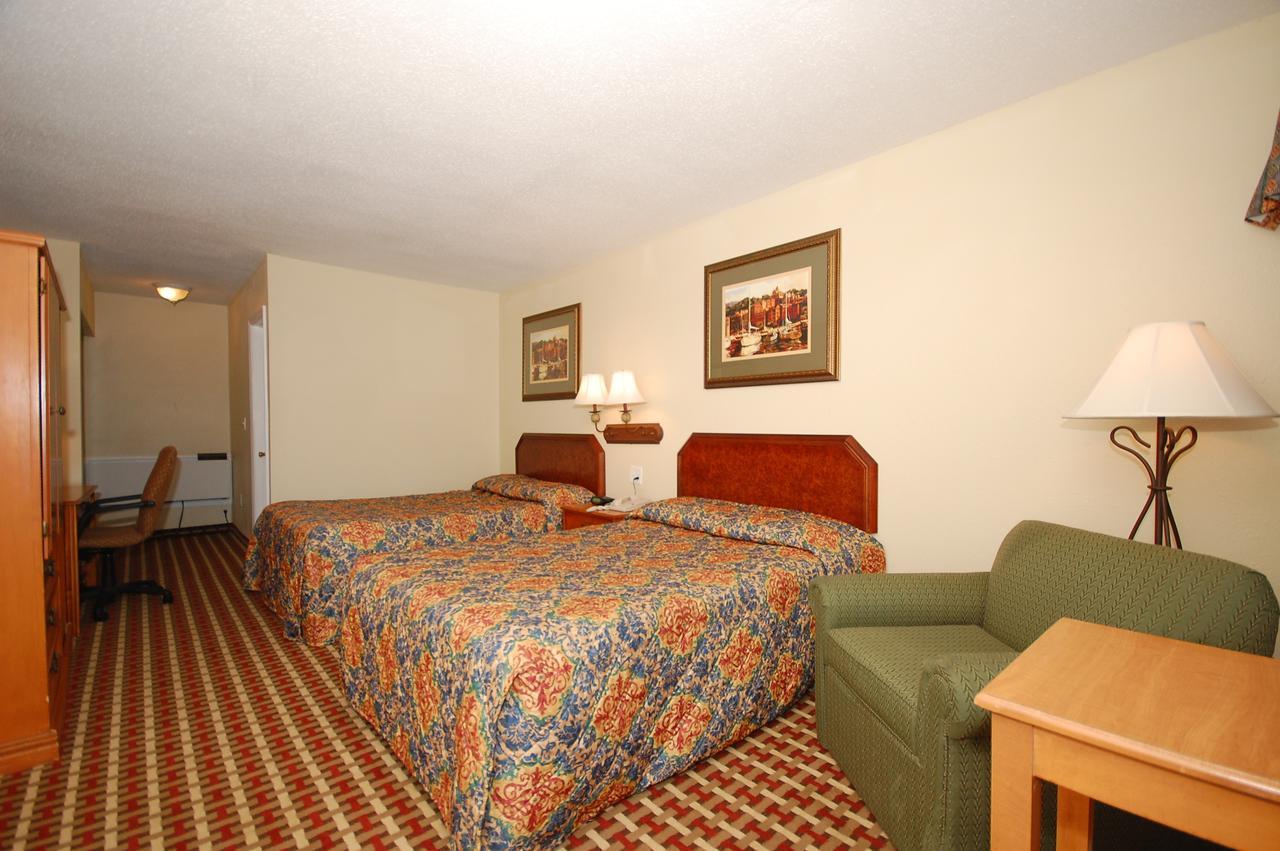 Millville Motorsports Inn And Suites Buitenkant foto