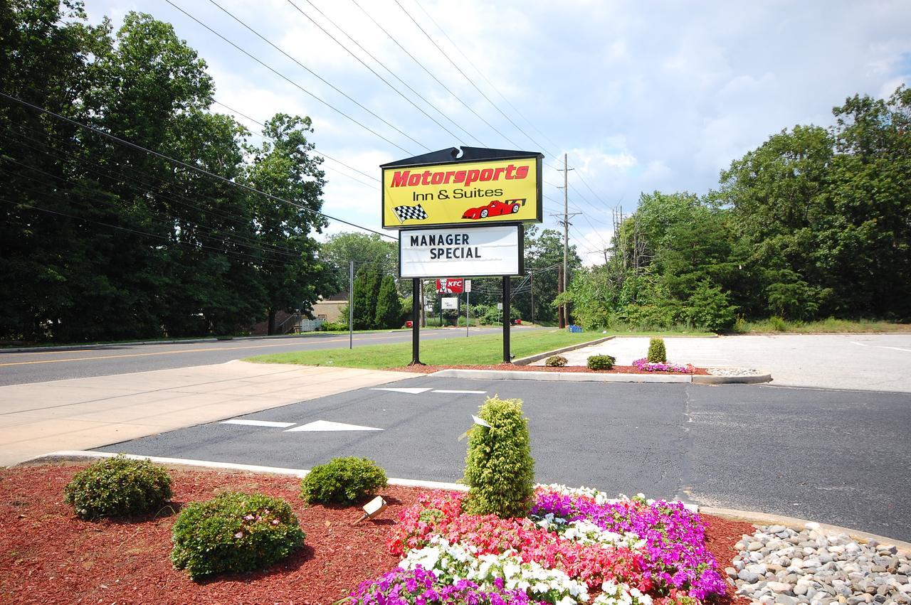 Millville Motorsports Inn And Suites Buitenkant foto