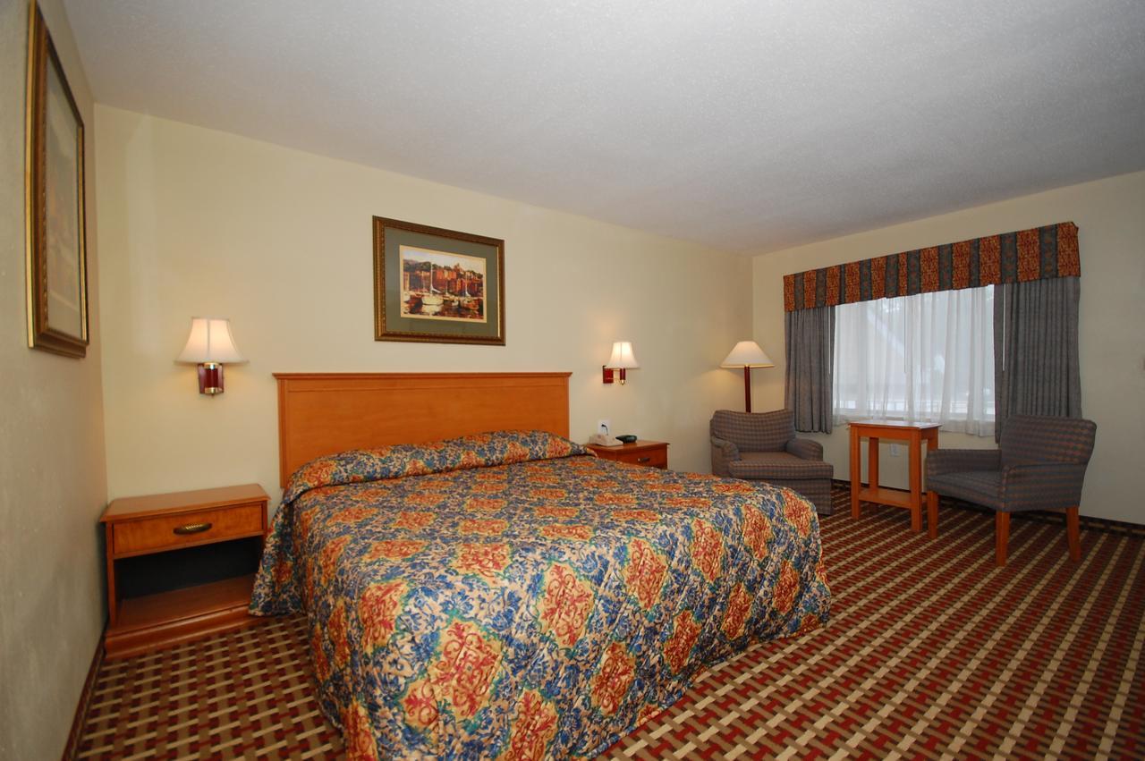 Millville Motorsports Inn And Suites Buitenkant foto